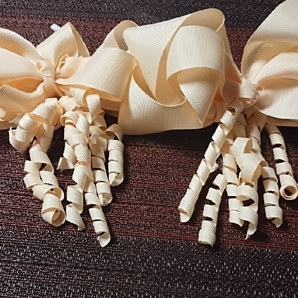 No Boundaries Cream Hair Bows